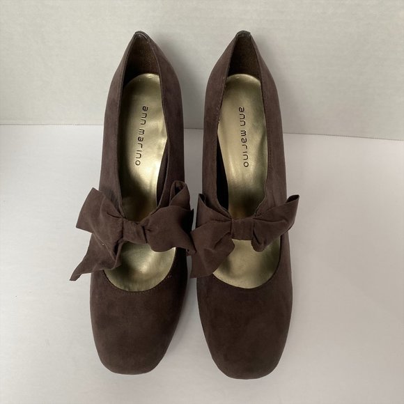 COPY - ANN MARINO BROWN SUEDE BOW HEELS IN SIZE 9 - Picture 4 of 7